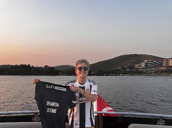 Ertuğrul Özkök: Koç ailesinden bir eksik ile İpek Kıraç’a tam kadro mega yat destek gecesi