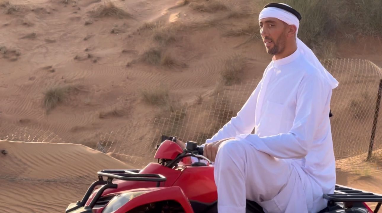 "Dünyanın en uzun adamı" Sultan, Dubai'de ATV ile çöl safarisi yaptı